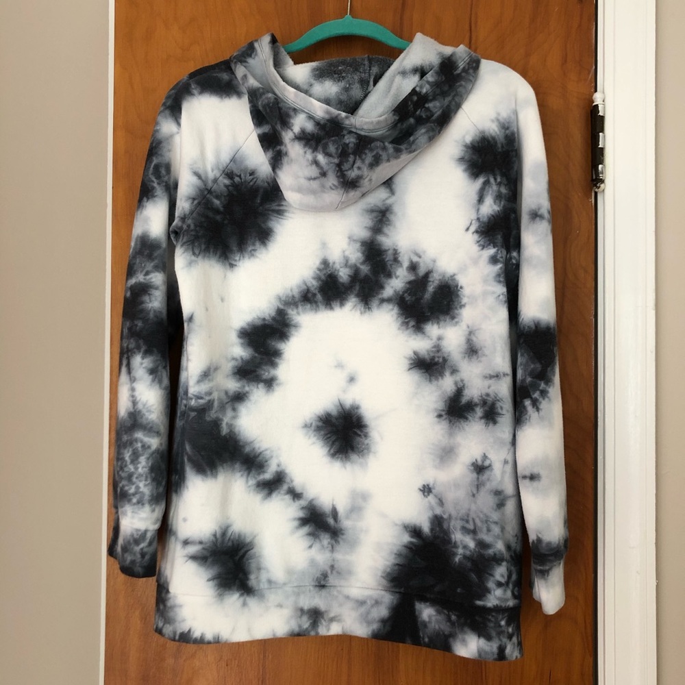 Black and White Tye Dye Sweatshirt